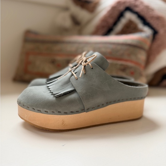 NWOT BRYR Zoe Wooden Platform Clog with Kilt Tassel Tongue in Agave - size 36 - Picture 3 of 11